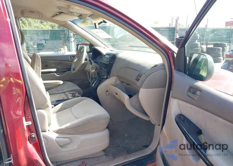 2004 Toyota Sienna Le z USA, uszkodzony, nr VIN 5TDZA23C74S005463